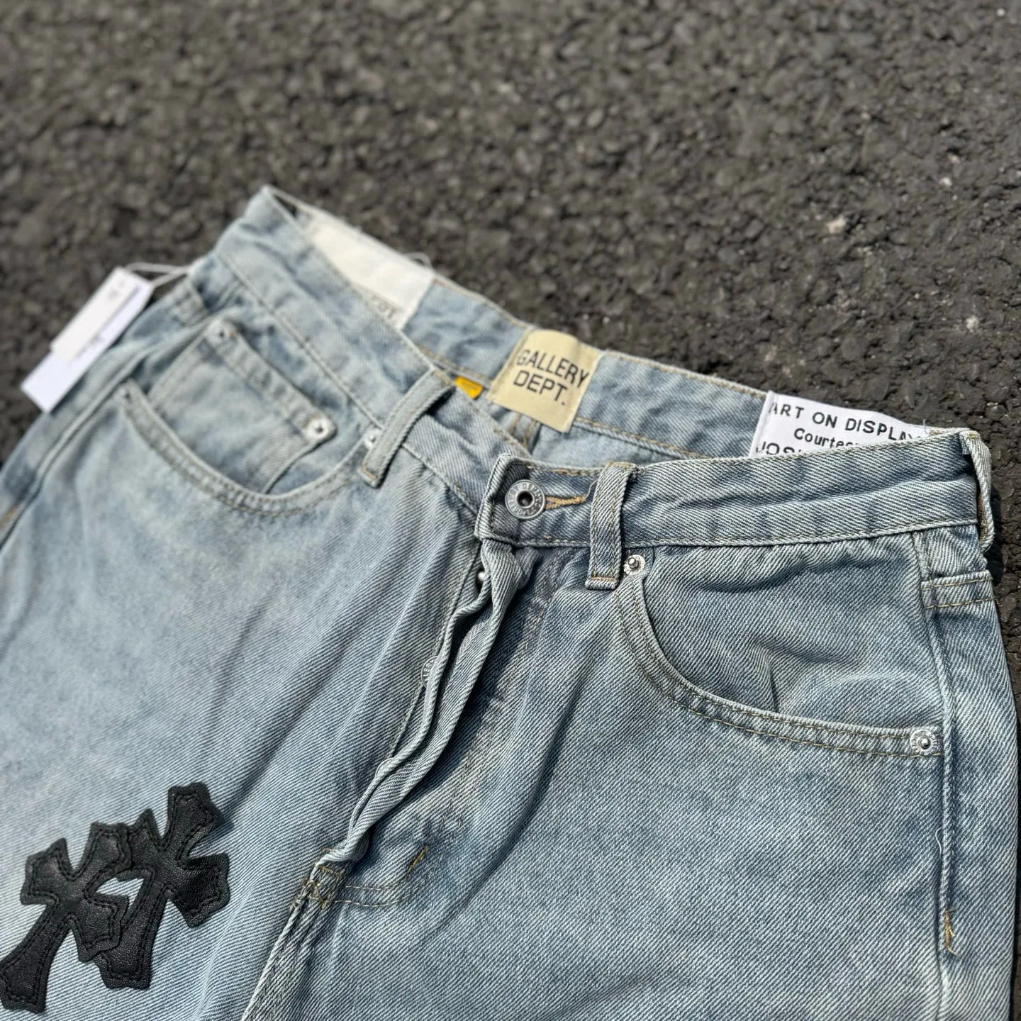#8148 P290💰 Independent GALLERY DEPT. Vintage multi-leather splicing black leather cross loose washed flared jeans - truly restore the ultimate texture of Vintage - original hardware accessories washed and other elevators, QR code analysis are all purchased from the original factory, high degree of restoration, you are welcome to compare with a certain product ~ - three-dimensional version Loose and comfortable, not picky about the figure, tall and slim, factory Seiko, original factory quality control, same style for men and women, can be matched with couples, versatile recommendation Essential jeans for all seasons - sizes: 28 30 32 34 36